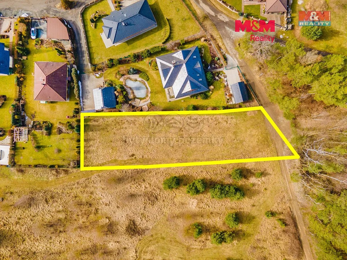 Prodej stavebního pozemku 1716 m²